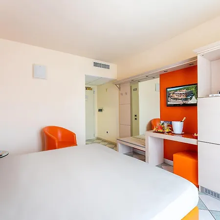 Hotel Elena 4*