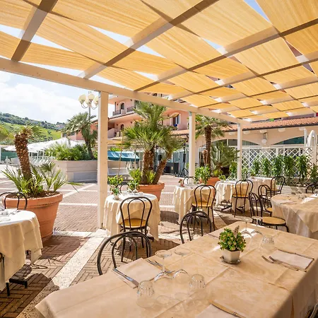 Elena 4* Tortoreto