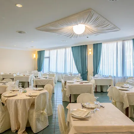 Elena 4* Tortoreto