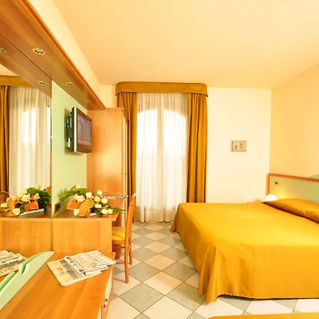 Hotel Elena 4*
