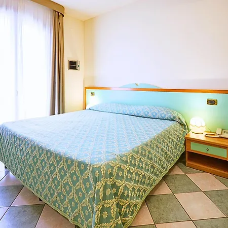 Hotel Elena 4*