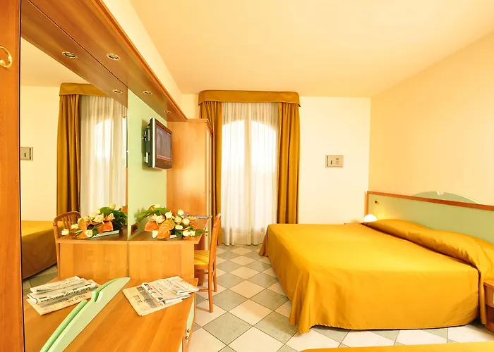 Hotel Elena 4*